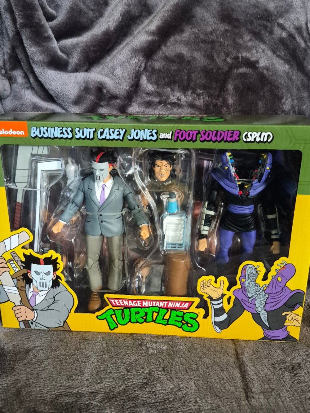 NECA Teenage Mutant Ninja Turtles - Business Suit Casey & Foot Soldier (split)